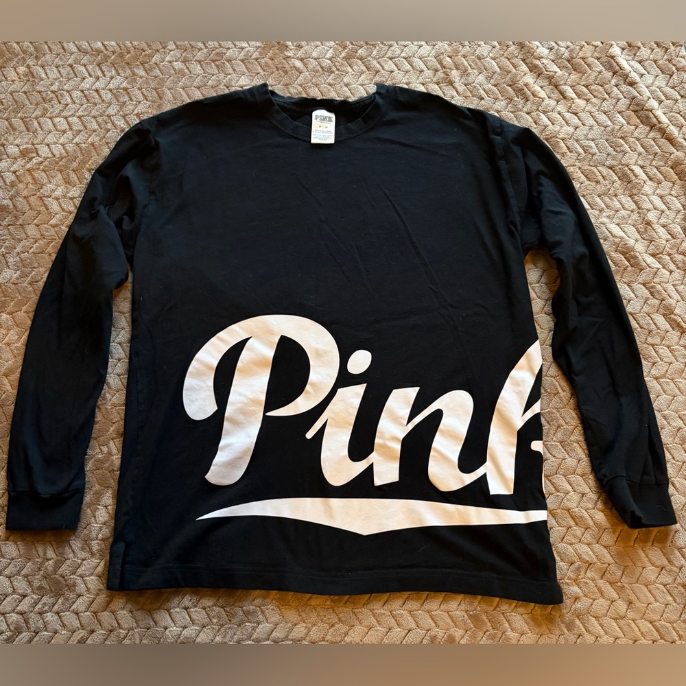 Black Long-Sleeve Women’s Graphic Tee